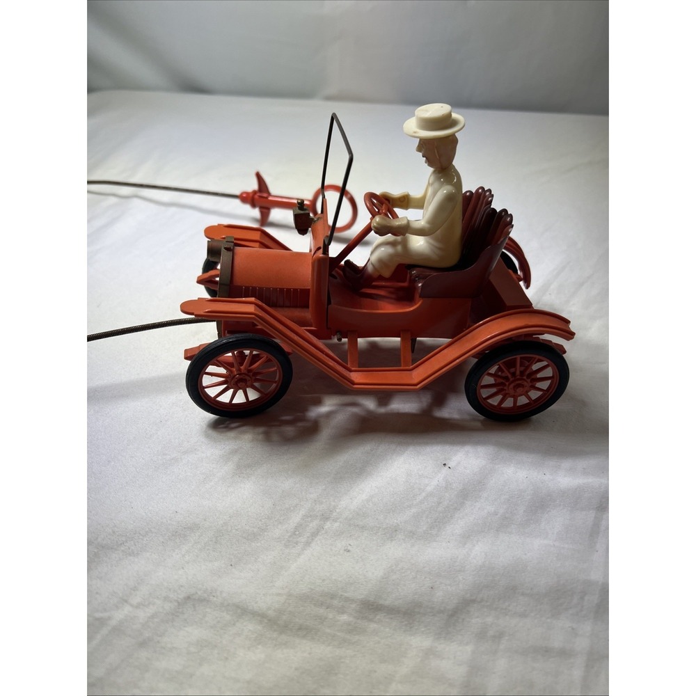 VINTAGE REVELL CABLE PULL / JUMPING MODEL T